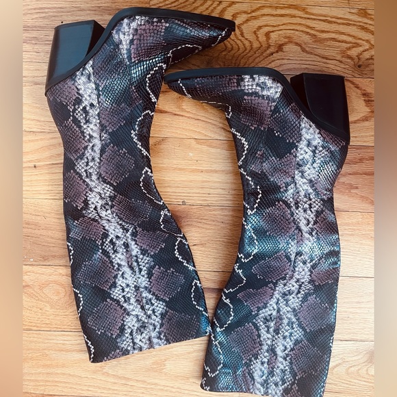 Vince Camuto snakeskin cowboy boot - Picture 2 of 3